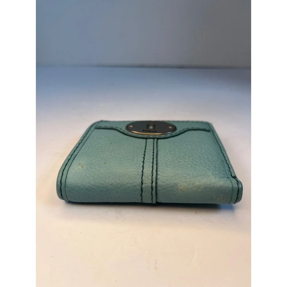 Fossil Blue Pebbled Leather Small Bifold Wallet Keyhole Logo Plate Zipper Pocket